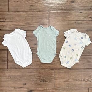 Nike‎ Baby Bodysuit 3 Pack Short Sleeve White Gray Infant 3-6M